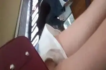 Dokumentasi Gadis Mulus Cantik Bersantai Kasur