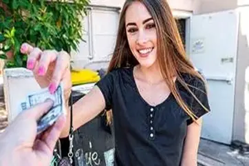 Penampilan Memukau Mackenzie Mace Di Kasur